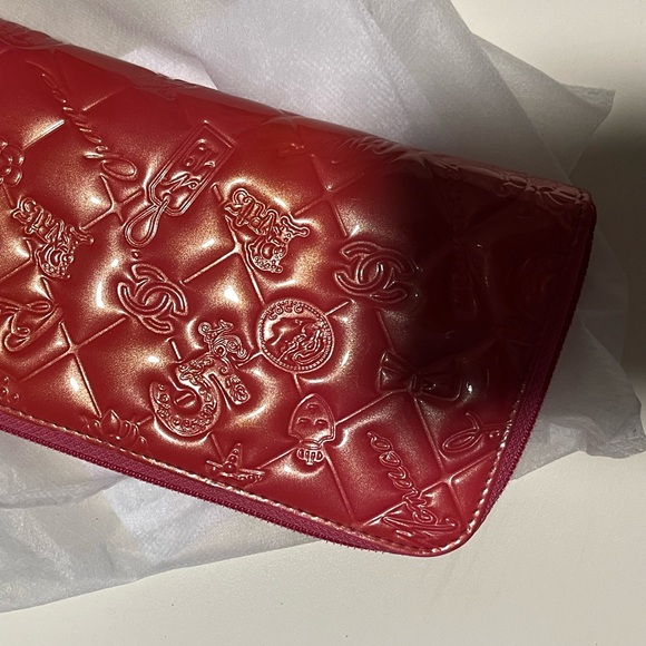 CHANEL PATENT CALFSKIN LUCKY SYMBOL Zip Around Wallet w/ COA - Picture 4 of 4